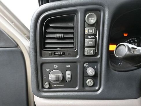 Used 2002 Chevrolet Suburban LS image 26