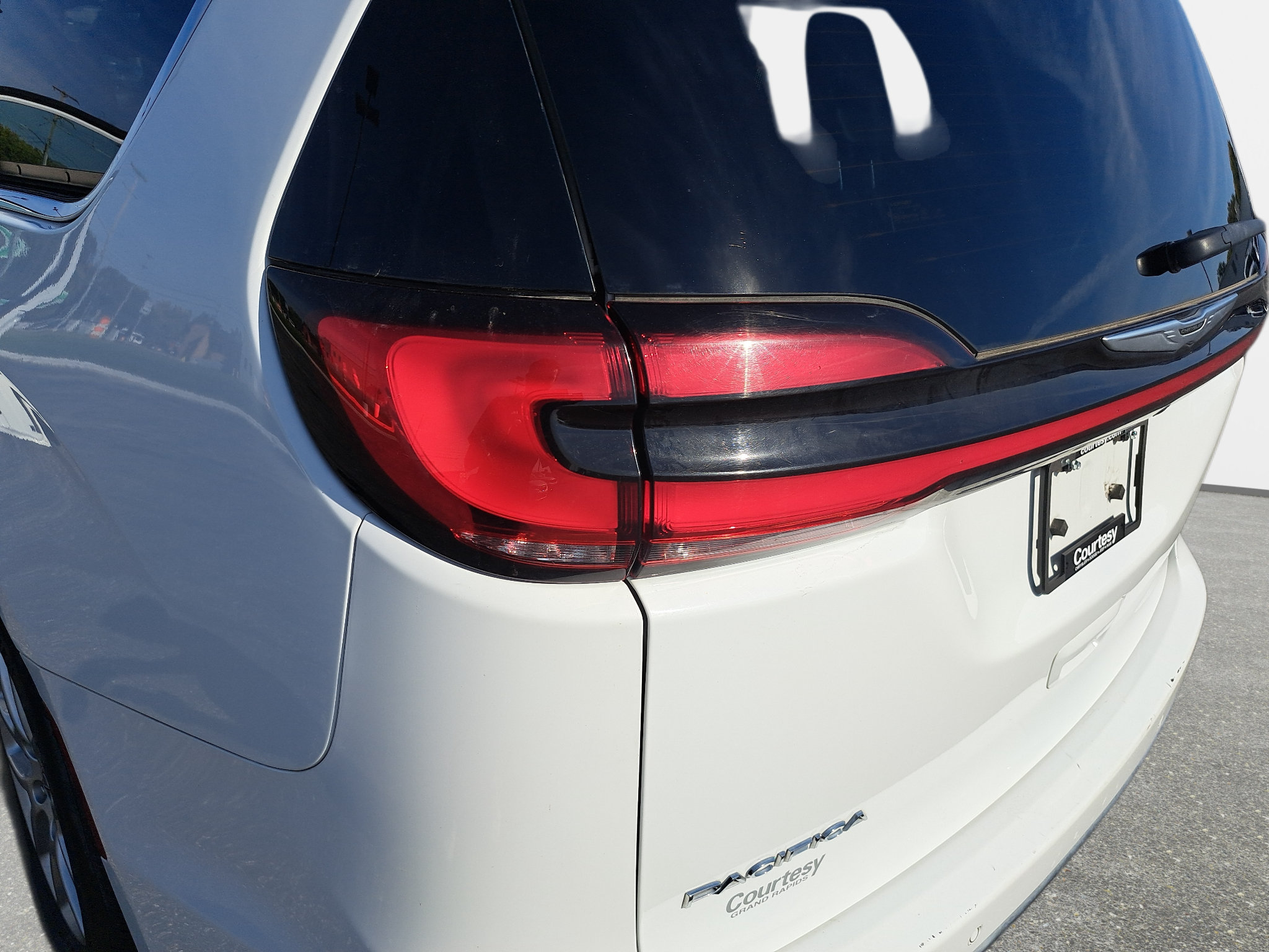 Certified 2024 Chrysler Pacifica Touring-L FWD image 35
