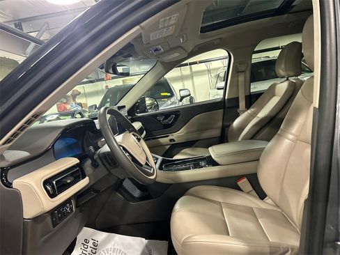 Used 2022 Lincoln Aviator AWD w/ Premium Package image 9