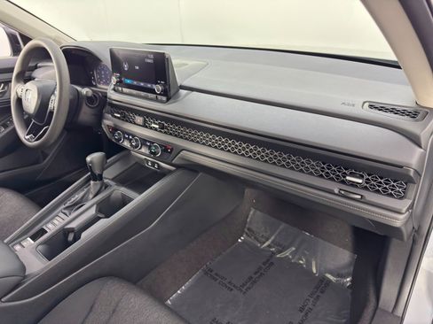 Used 2025 Honda Accord SE image 13