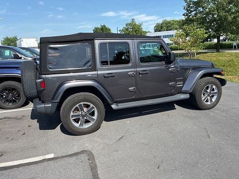 Used 2018 Jeep Wrangler Unlimited Sahara AWD/4WD image 7