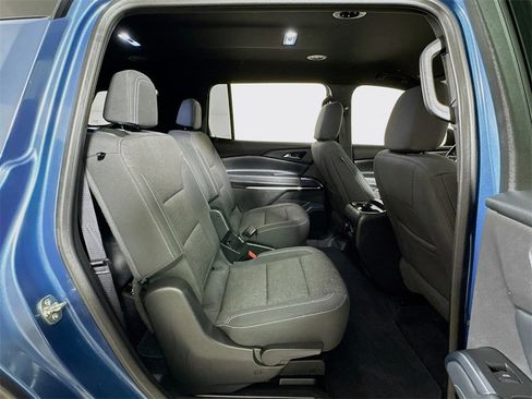 Used 2025 Chevrolet Traverse LT image 26