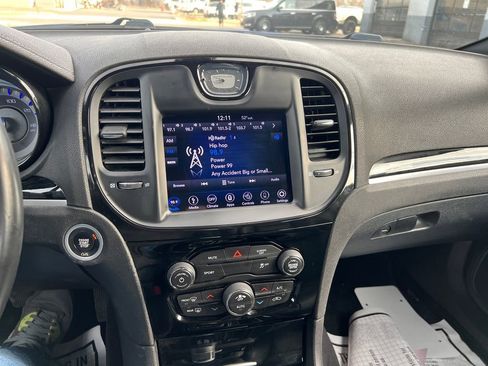 Used 2018 Chrysler 300 S image 21