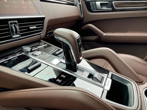 Used 2023 Porsche Cayenne image 16