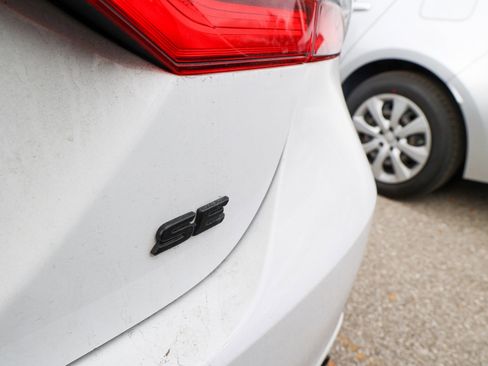 Used 2024 Toyota Camry SE image 12