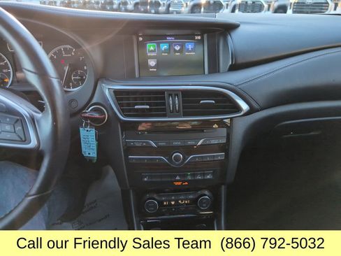 Used 2017 INFINITI QX30 Premium w/ Navigation Package image 18