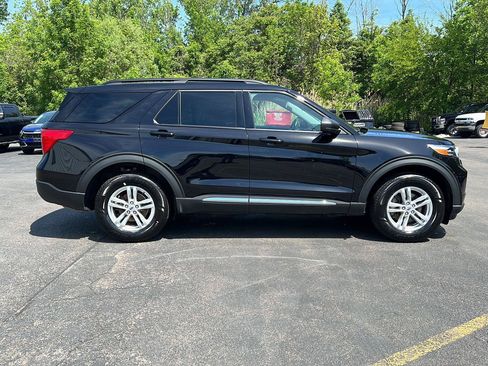 Used 2023 Ford Explorer XLT w/ Equipment Group 202A AWD/4WD image 23