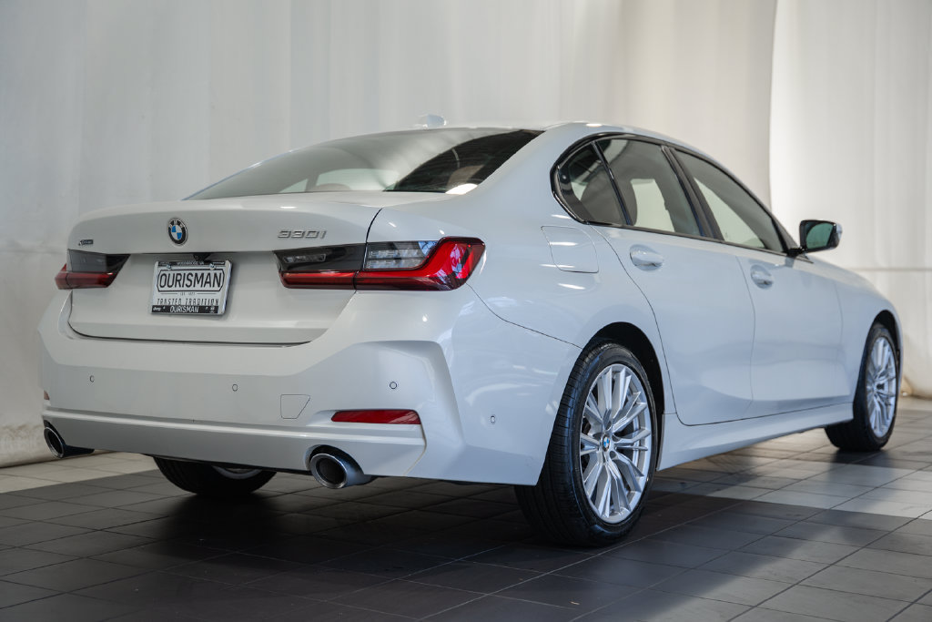 Used 2023 BMW 330i xDrive Sedan w/ Premium Package AWD/4WD image 4