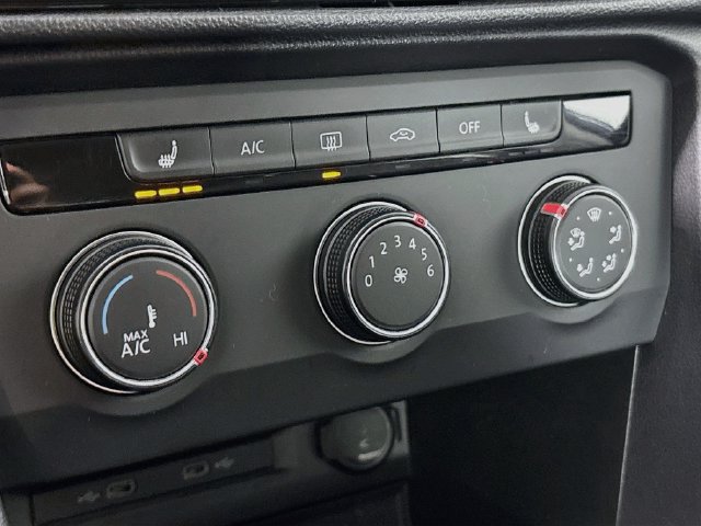 Certified 2022 Volkswagen Taos SE FWD image 17