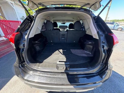 Used 2020 Nissan Rogue S FWD image 21