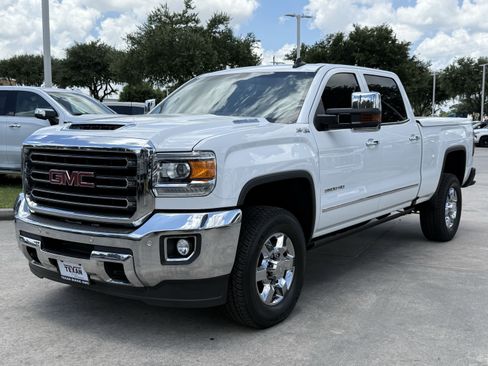 Used 2018 GMC Sierra 2500 SLT w/ Duramax Plus Package AWD/4WD image 9