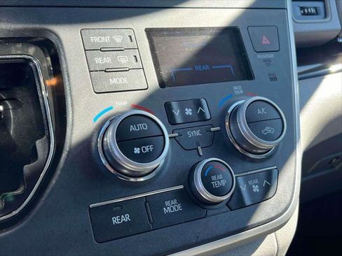 Certified 2020 Toyota Sienna XLE image 29