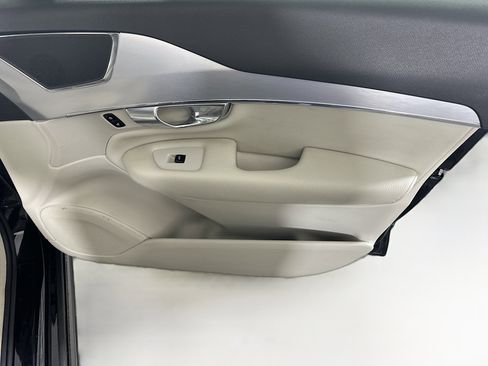 Used 2018 Volvo XC90 T6 Momentum w/ Convenience Package image 33