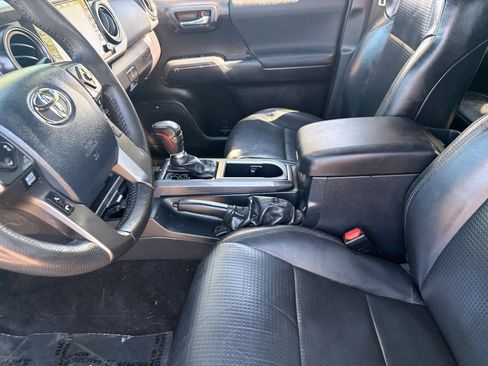 Used 2020 Toyota Tacoma TRD Off-Road w/ TRD Premium Off Road Package AWD/4WD image 19