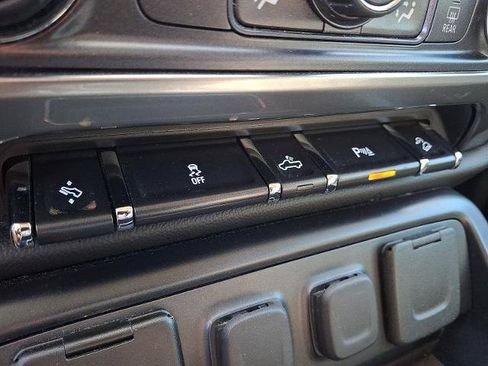 Certified 2018 Chevrolet Silverado 1500 LT w/ All Star Edition image 25