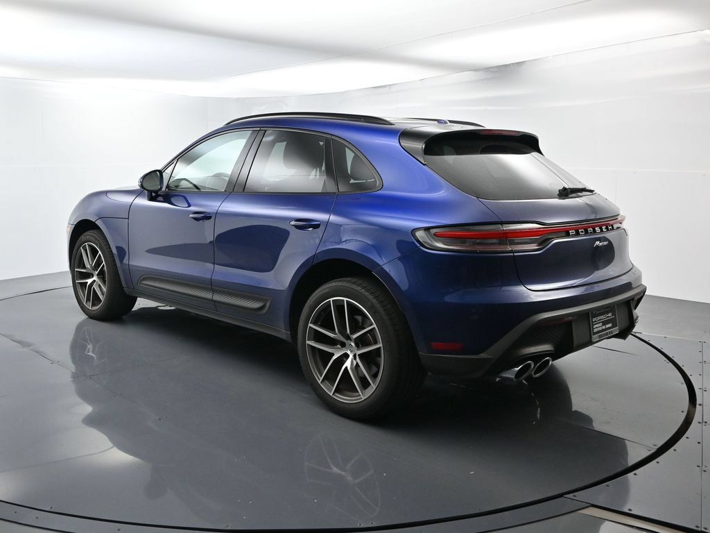 Certified 2024 Porsche Macan AWD/4WD image 3