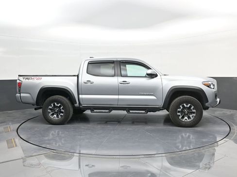 Used 2023 Toyota Tacoma TRD Off-Road AWD/4WD image 9