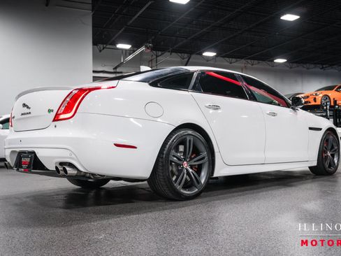 Used 2017 Jaguar XJ R RWD image 5