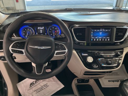 Used 2020 Chrysler Voyager Lxi FWD image 15