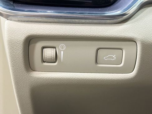 Used 2020 Volvo V60 T5 Cross Country image 33