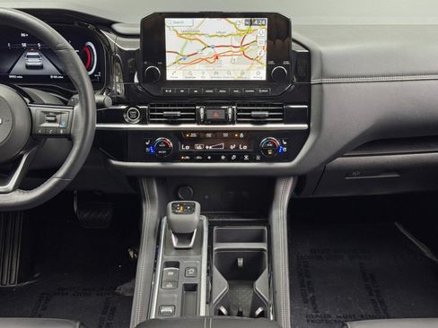 Used 2024 Nissan Pathfinder Platinum FWD image 25