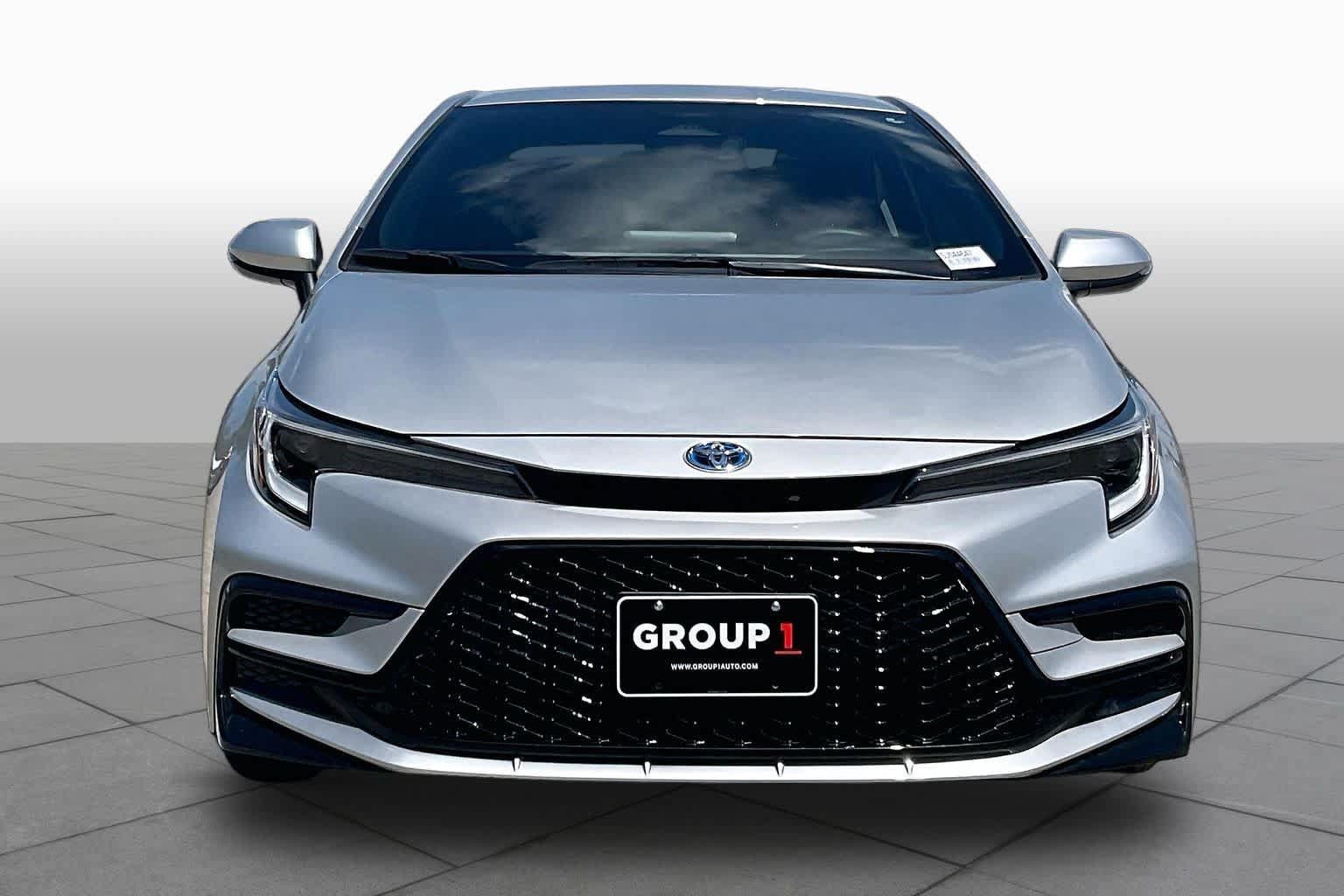 Used 2025 Toyota Corolla SE FWD image 4