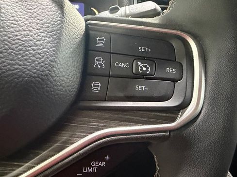 Used 2024 Jeep Wagoneer Series II AWD/4WD image 18