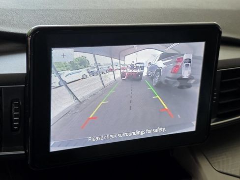 Used 2021 Ford Explorer XLT w/ Equipment Group 202A RWD image 16