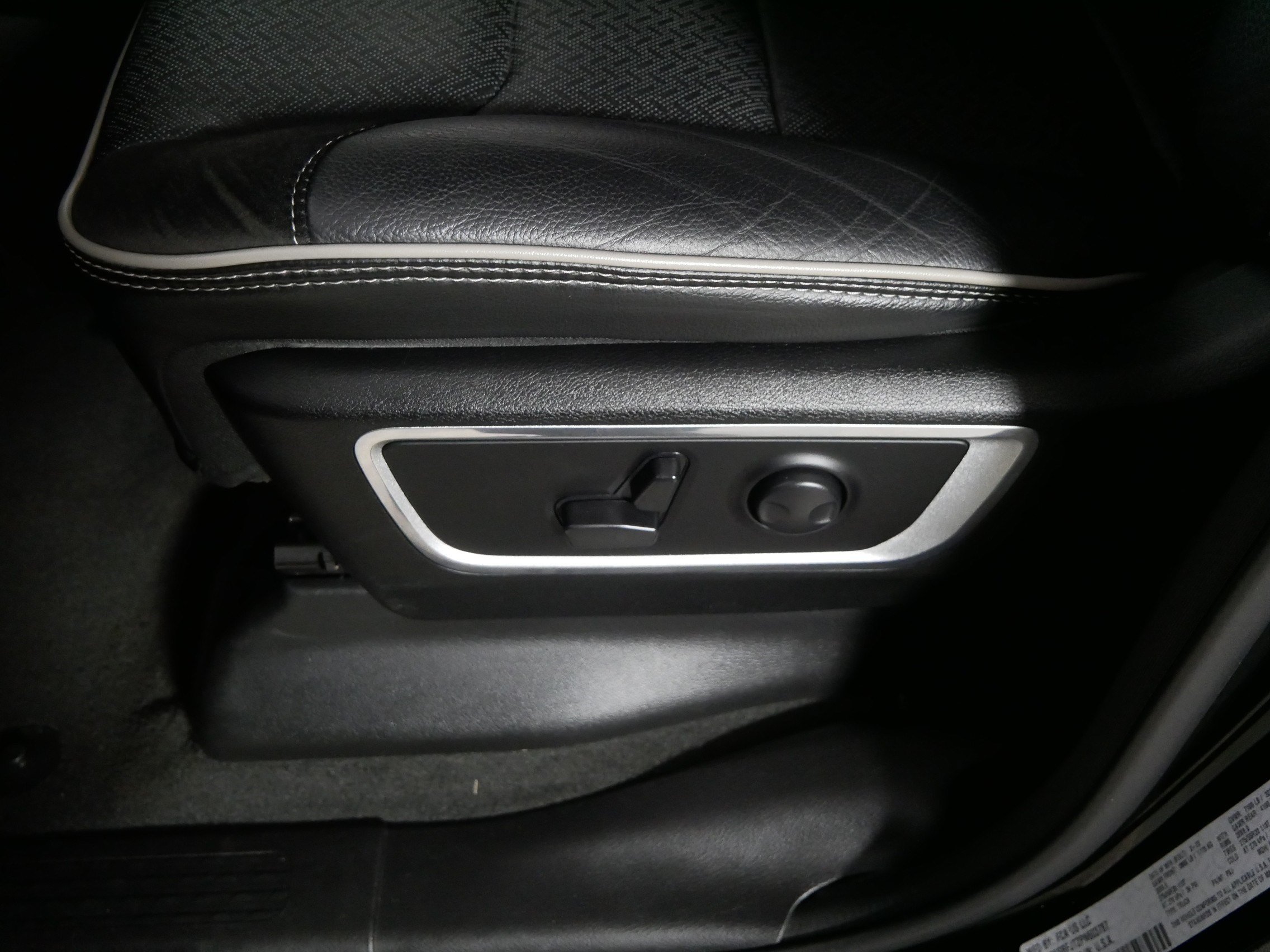 Used 2023 RAM 1500 Laramie AWD/4WD image 20