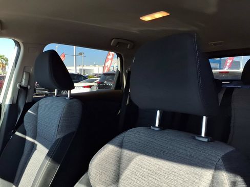 Used 2021 Nissan Rogue SV FWD image 18
