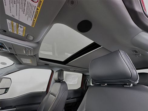 New 2026 Ford F250 Lariat w/ Black Appearance Package image 32