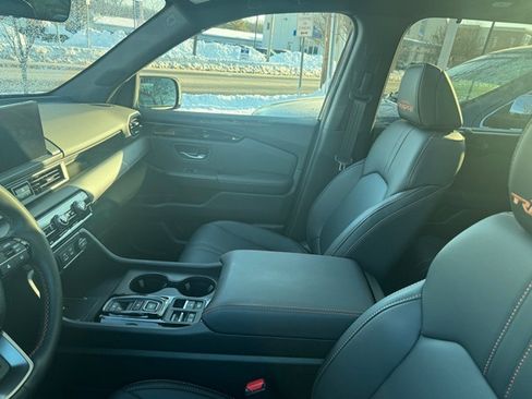 Certified 2025 Honda Pilot TrailSport image 2