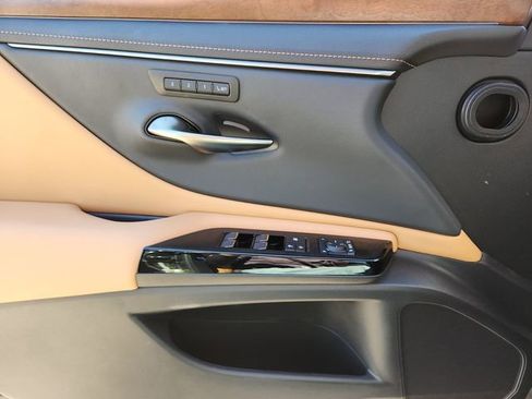 Used 2025 Lexus ES 350 w/ Premium Package image 13