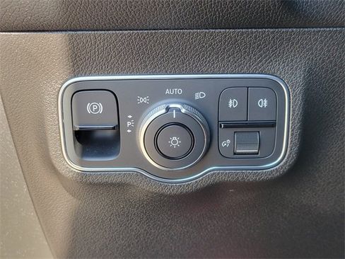 Certified 2021 Mercedes-Benz GLB 250 4MATIC image 27