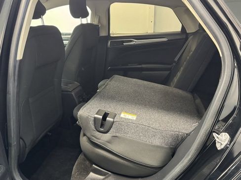 Used 2018 Ford Fusion SE w/ Fusion SE Technology Package image 29