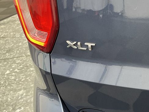 Used 2018 Ford Explorer XLT w/ Equipment Group 202A AWD/4WD image 33