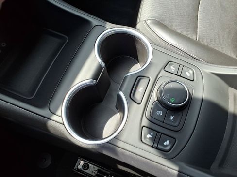 Certified 2022 GMC Terrain SLT w/ Infotainment Package II AWD/4WD image 19