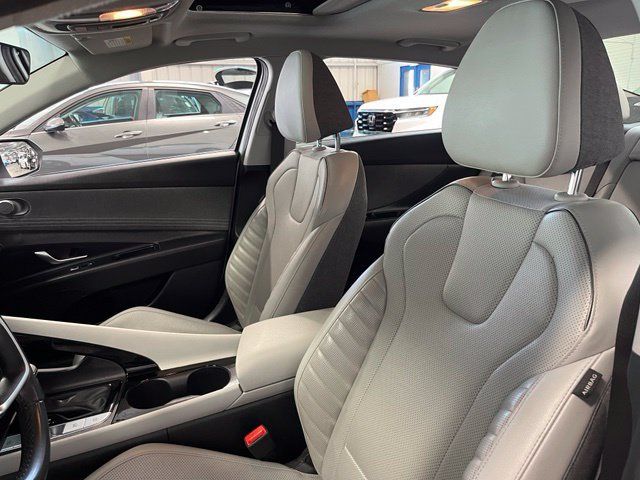 Used 2024 Hyundai Elantra Limited FWD image 25