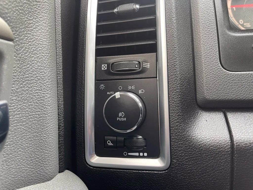Used 2019 RAM 1500 Warlock AWD/4WD image 31