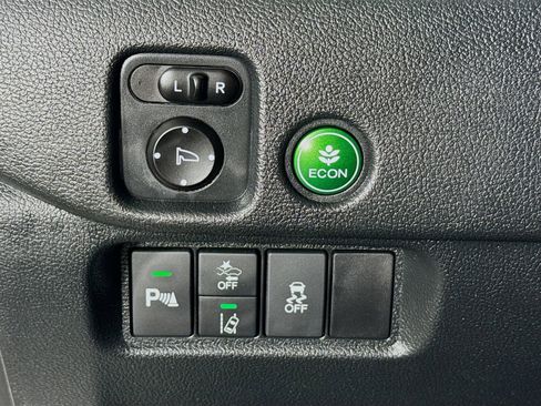 Used 2021 Honda Pilot Touring image 11