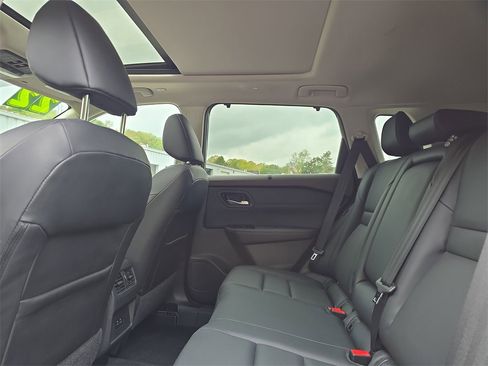 Used 2022 Nissan Rogue SV w/ SV Premium Package image 24