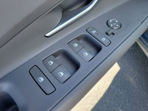 Used 2025 Hyundai Elantra SEL FWD image 14
