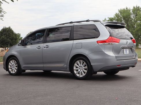 Used 2013 Toyota Sienna Limited w/ Premium Pkg AWD/4WD image 7