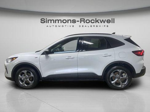Used 2025 Ford Escape ST-Line AWD/4WD image 2