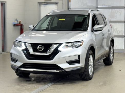 Used 2020 Nissan Rogue SV image 3