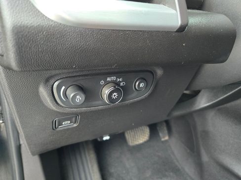 Used 2024 GMC Terrain SLT image 41