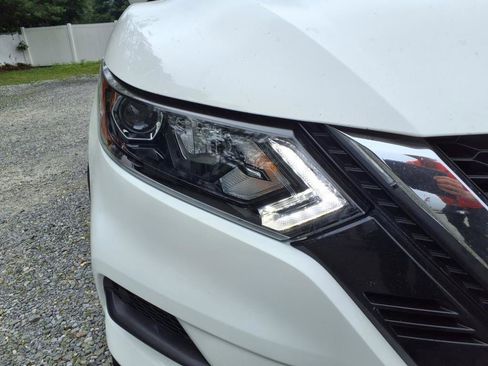 Used 2021 Nissan Rogue Sport S image 9