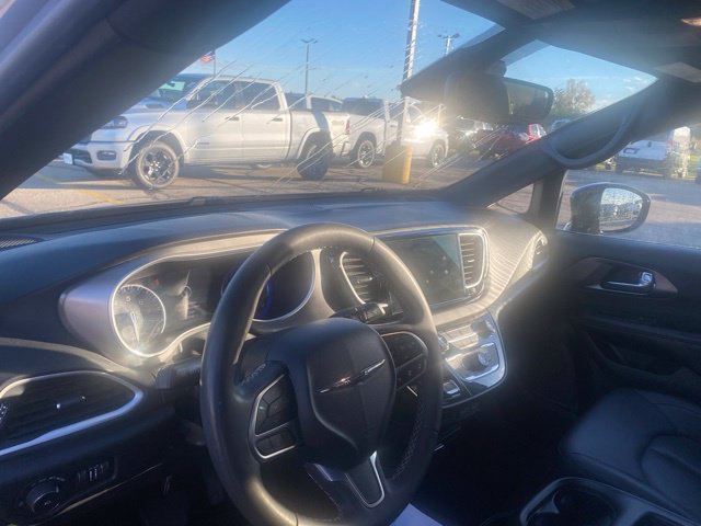 Used 2025 Chrysler Pacifica Select FWD image 8
