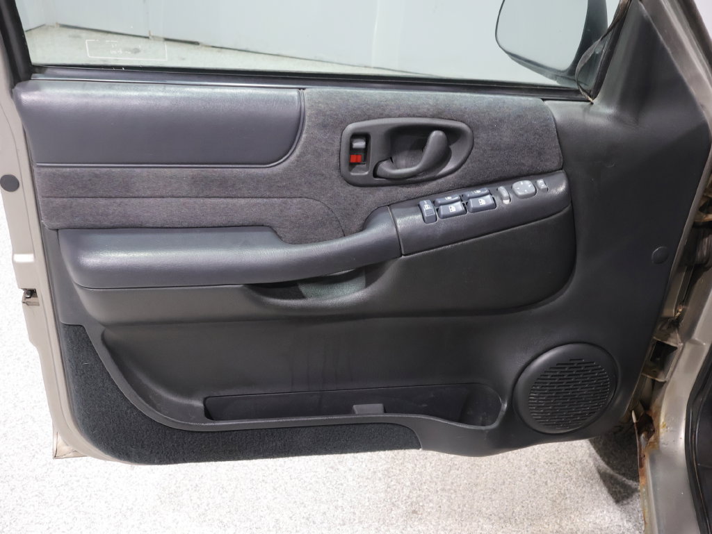 Used 1998 Chevrolet Blazer LS w/ Preferred Equipment Group RWD image 19
