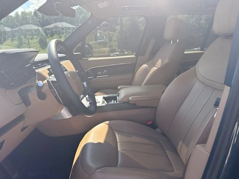 Used 2025 Land Rover Range Rover SE AWD/4WD image 8